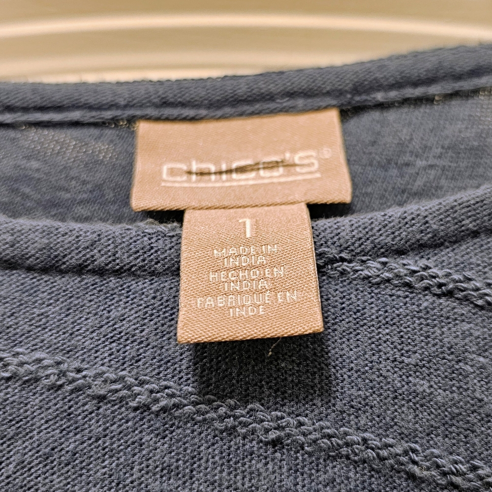 Chico’s Blue Textured Asymmetrical Hem Top Size 1 Medium - Picture 6 of 6